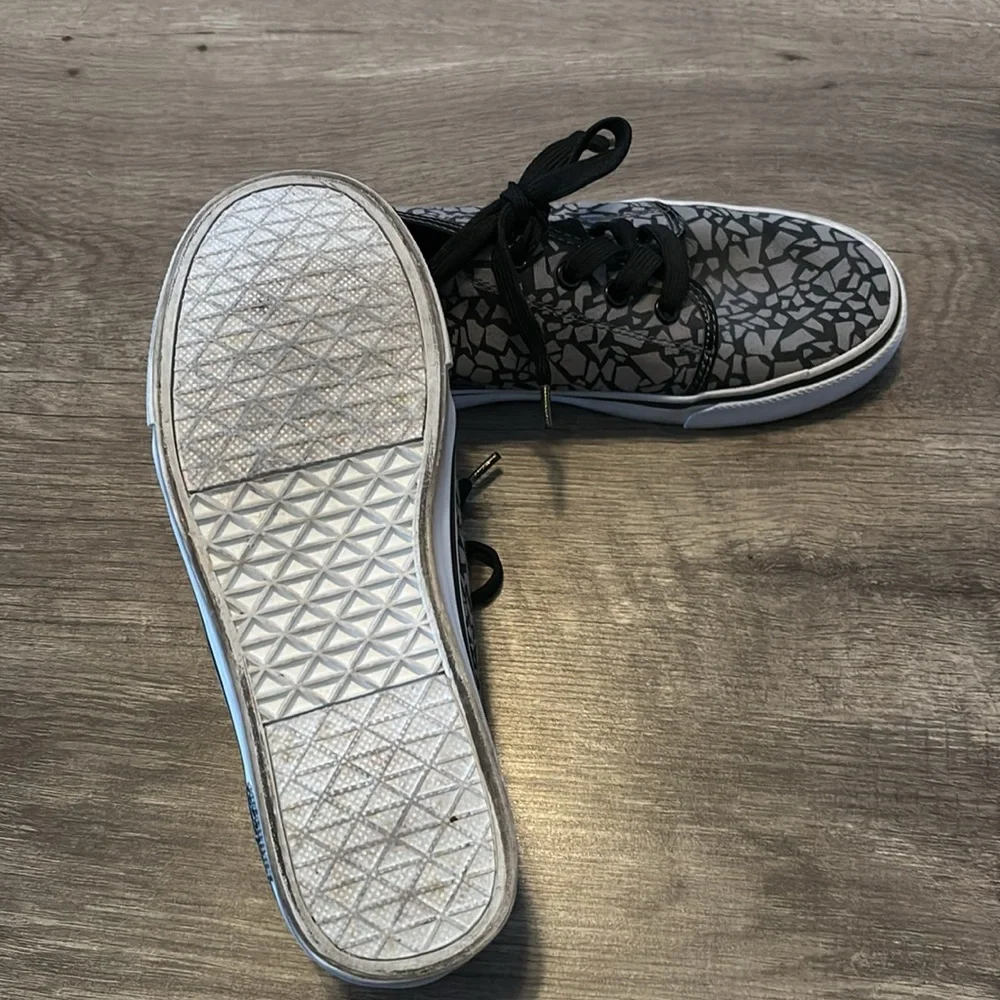 Punkrose lightening bolt sneakers size 7